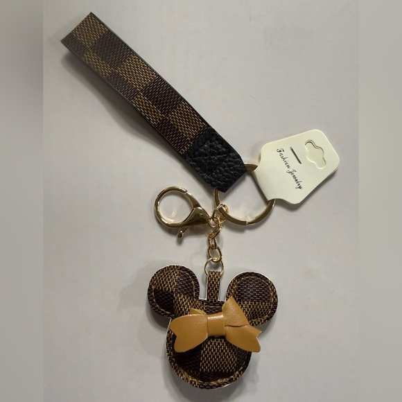 Fashion Jewelry Accessories - Ⓜ️Mouse Head Purse Charm Keychain w/Brown Checkered Design & Tan Accent Bow NWOT